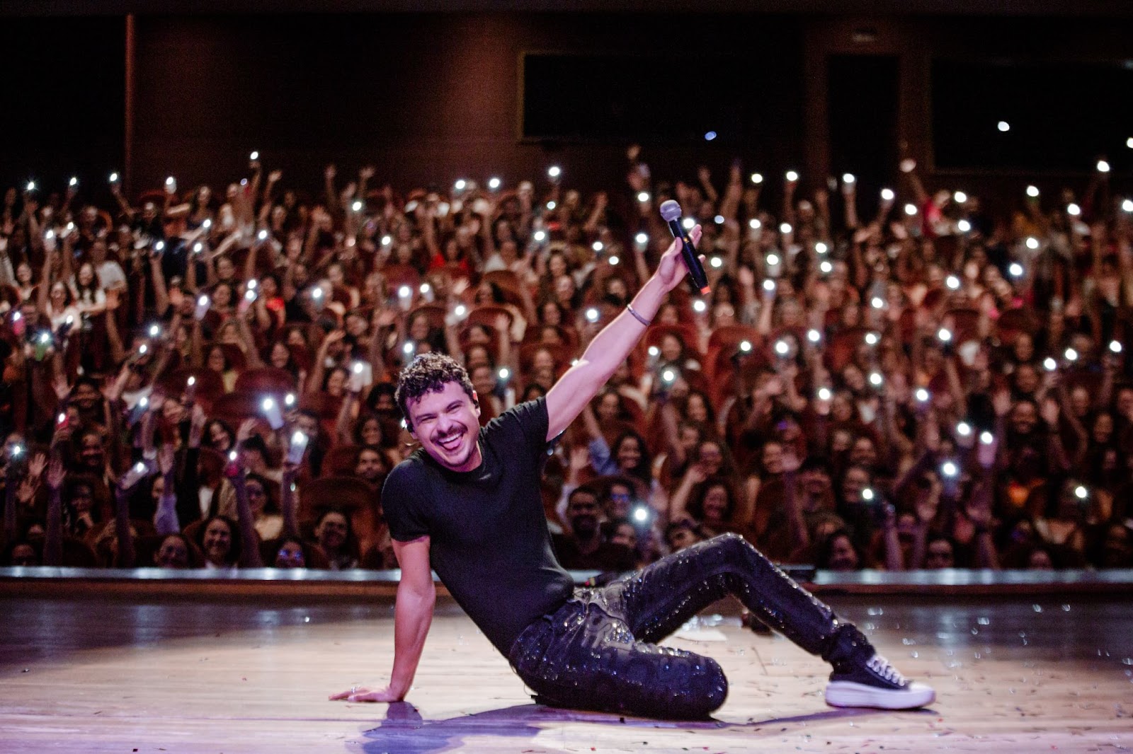 Max Petterson retorna ao Cariri para encerramento de turnê do stand-up “Bôcu Bonjour”