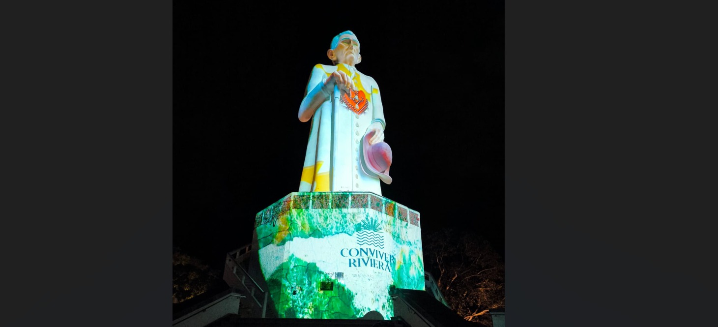 Espedito Seleiro é homenageado com projeção na estátua do Padre Cícero