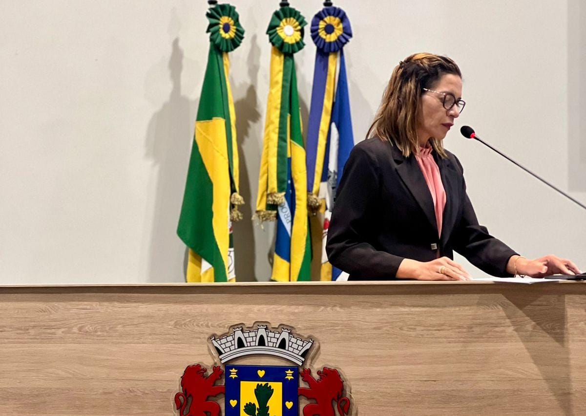 Secretária de Educação de Juazeiro participa de sessão na Câmara