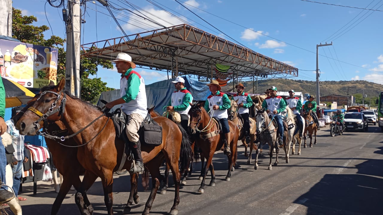 1ª Cavalgada “Tropeiros da Fé” chega a Juazeiro do Norte