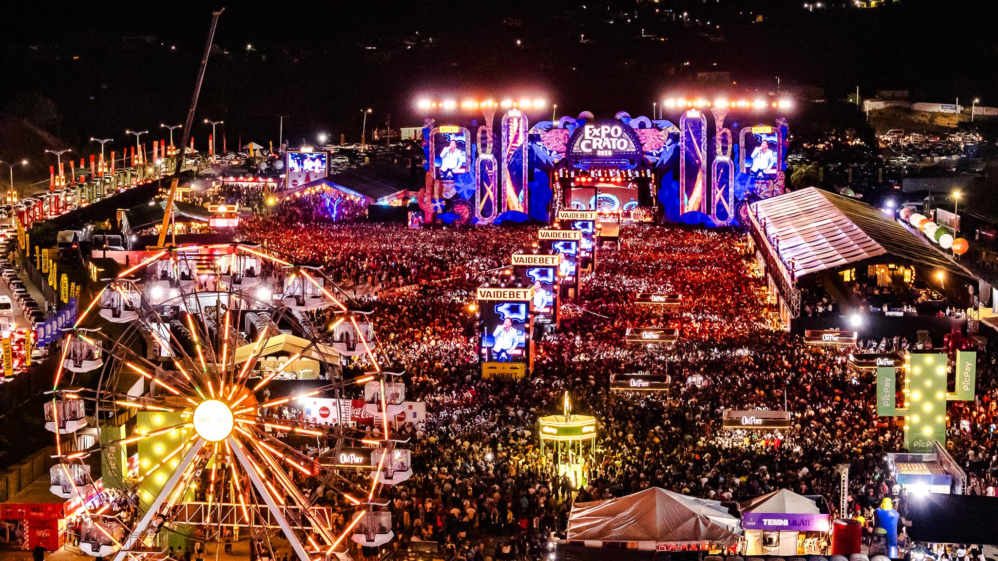 Shows de forró e sertanejo lotam mais uma noite de Expocrato