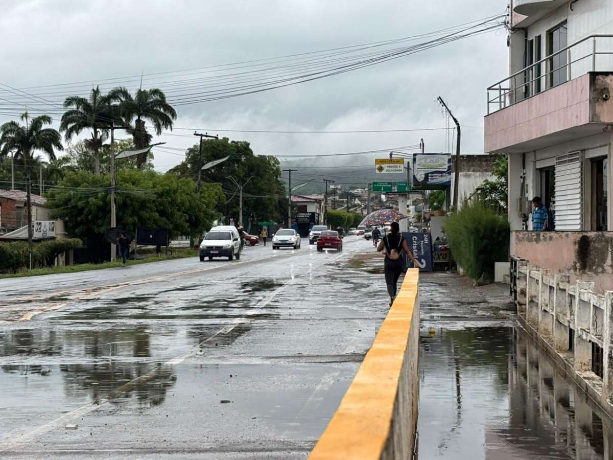Inmet emite alerta para temporais no Cariri
