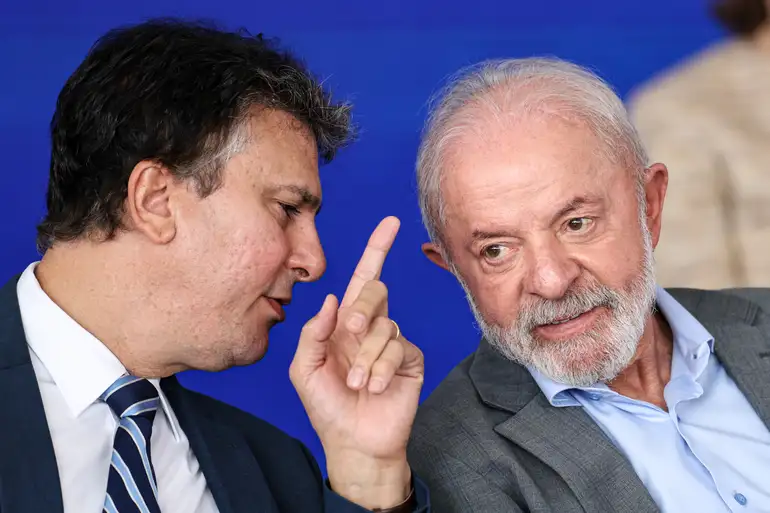 Lula avalia trocar Camilo de cargo