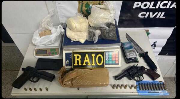 Trio é preso com duas armas e 2,6 kg de drogas em Juazeiro