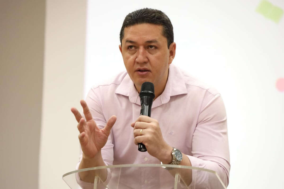 Podemos sela apoio a Elmano, mas libera Glêdson na oposição