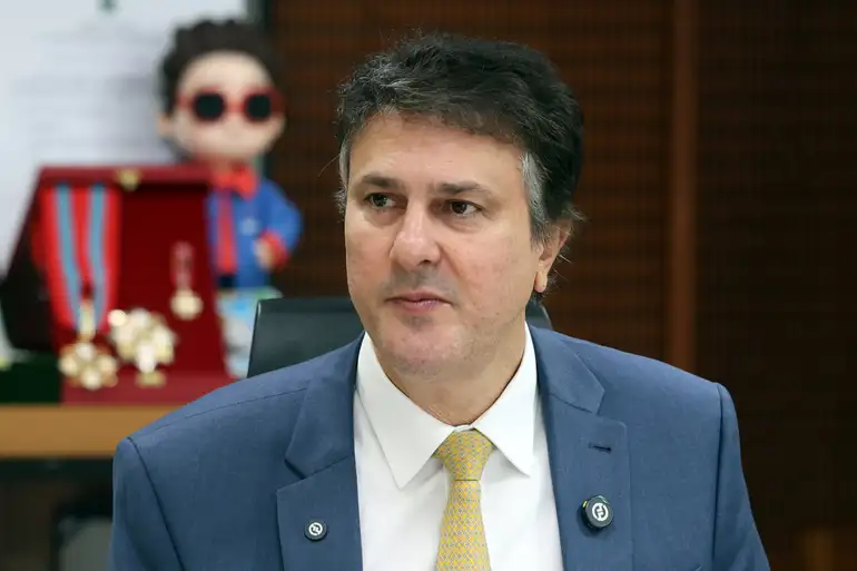 Camilo anuncia saída do MEC para atuar na reeleição de Elmano e Lula