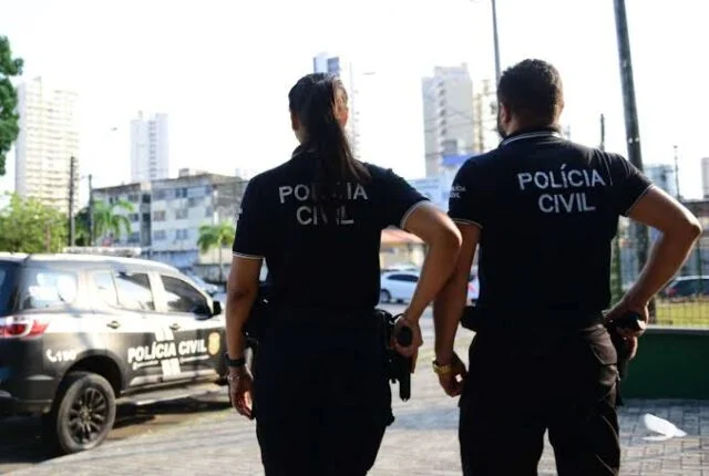 Policiais  disfarçados de foliões prendem suspeito de homicídio em Barbalha