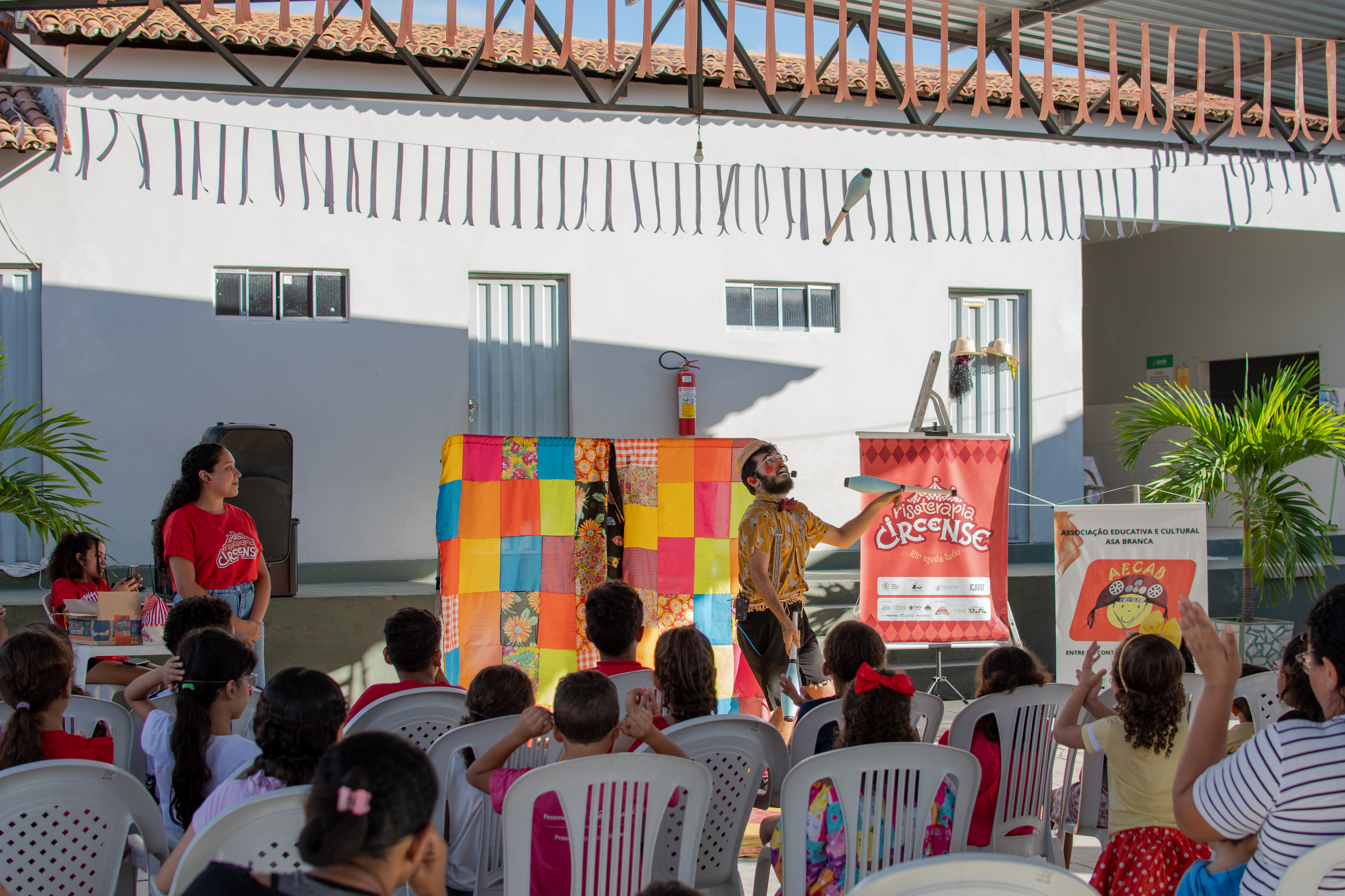 Risoterapia Circense transforma espaços com arte e alegria para crianças