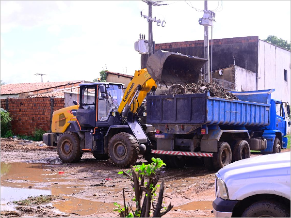 Juazeiro do Norte realiza ações de limpeza e manutenção em 14 localidades