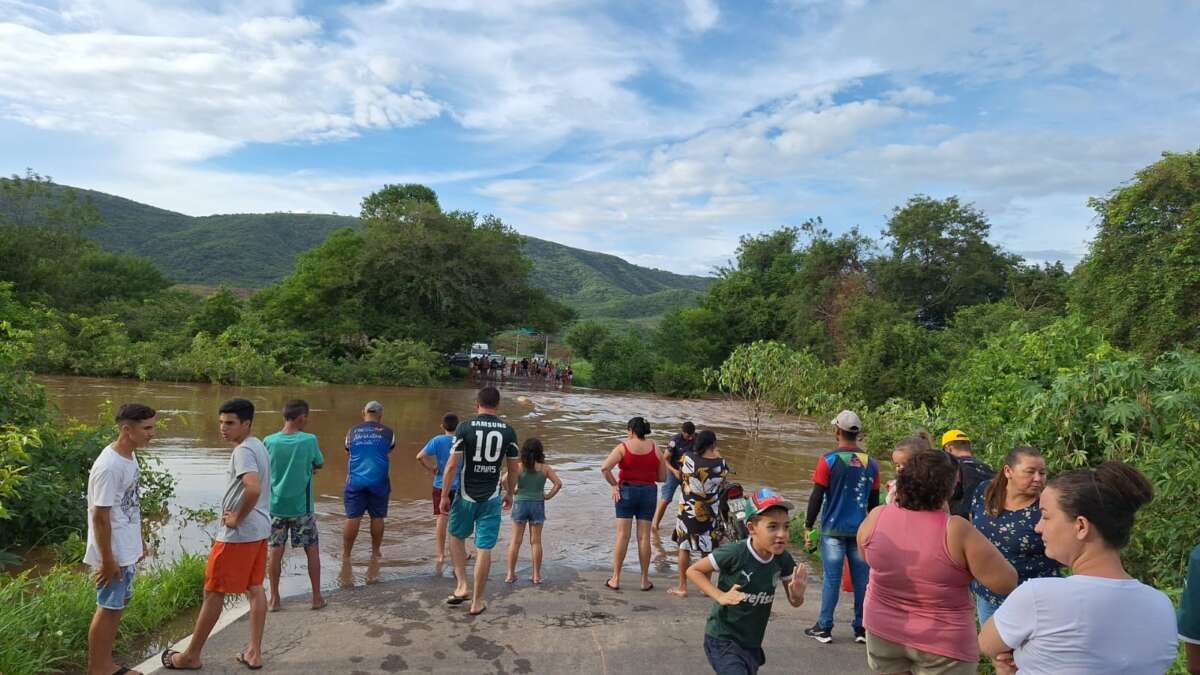 Fortes chuvas deixa população de Tarrafas ilhada