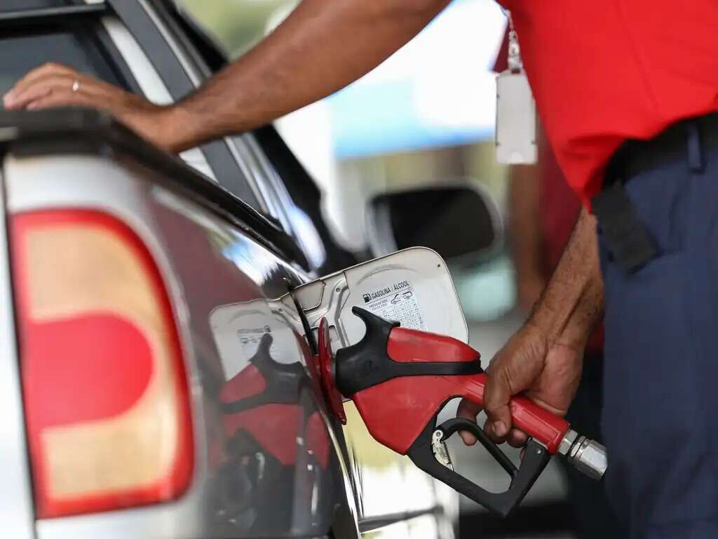 Preço da gasolina aumenta quase R$ 1 no Cariri