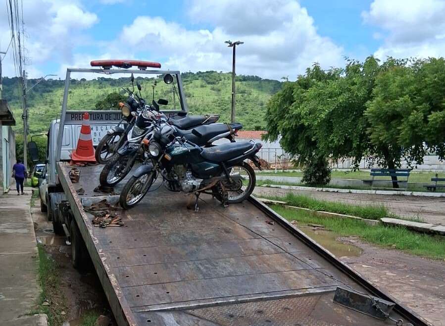 Demutran realiza fiscalização e apreende veículos