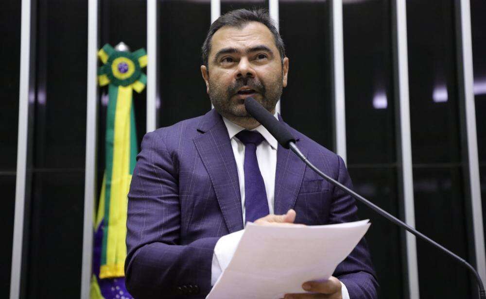 Idilvan Alencar retoma mandato após deixar secretaria em Fortaleza