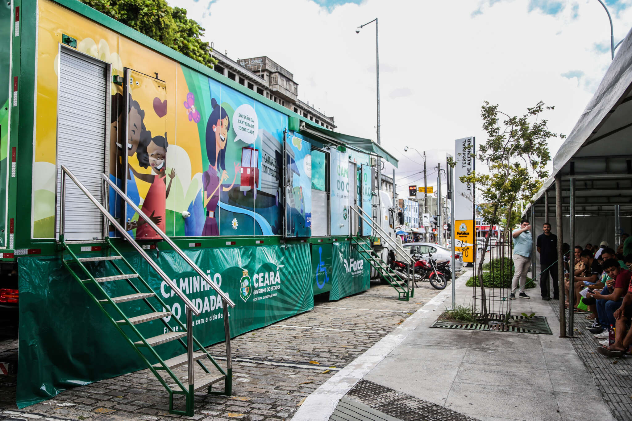 Crato e Penaforte recebem serviços do Caminhão do Cidadão nesta semana