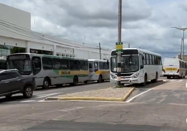 Protesto de motoristas interrompe transporte escolar em Juazeiro