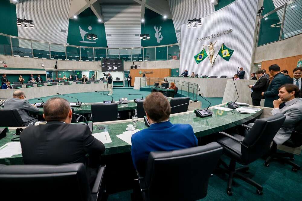 Alece discute punições para deputados que usarem IA para desinformação