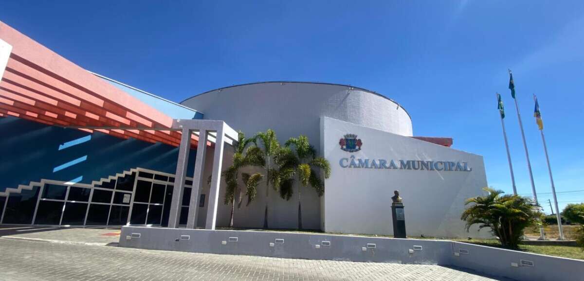 Câmara de Juazeiro mantém assessores com registros policiais e processos criminais