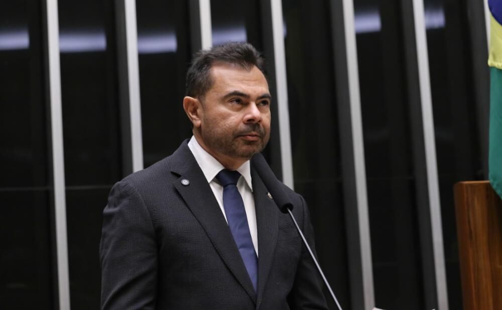 Idilvan Alencar vai liderar comissão para analisar MP sobre o piso do magistério