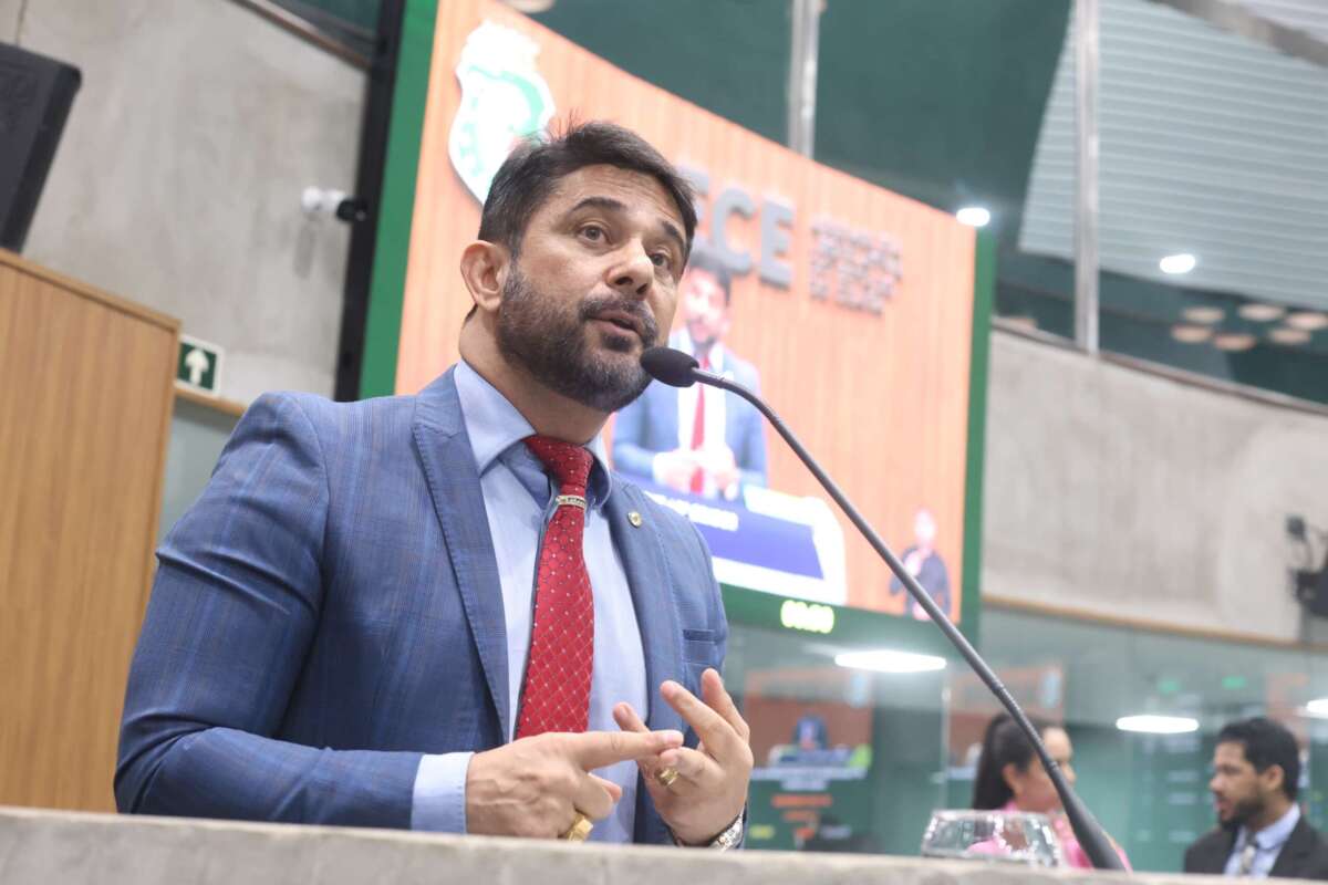 Deputado critica manifestações políticas durante missa em Barbalha