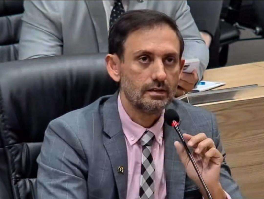 Boaz anuncia saída do bloco da base governista