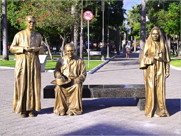 Monumentos da Praça Padre Cícero passam por restauração