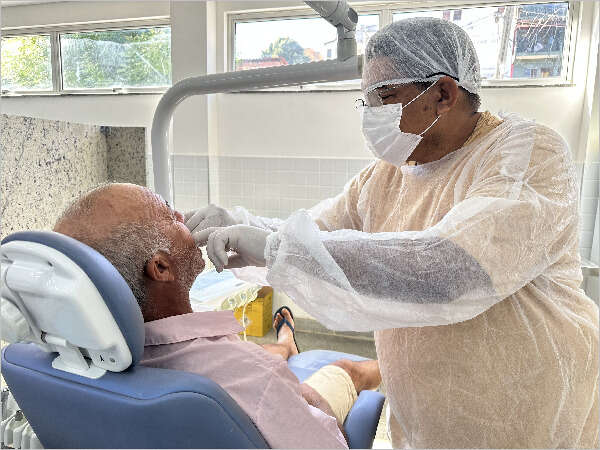 Mutirão beneficia pacientes com próteses dentárias no Crato