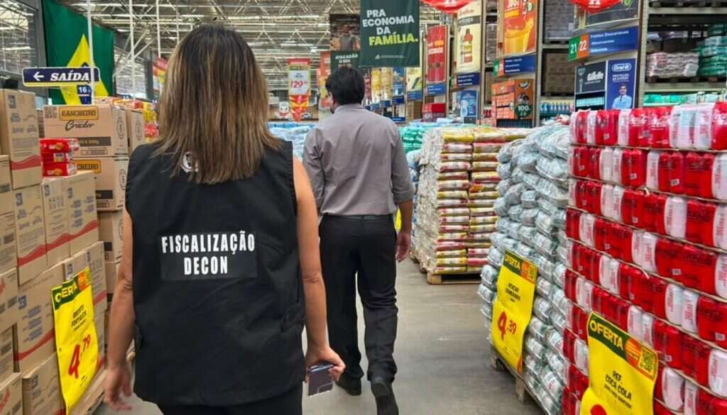 Decon notifica dois supermercados em Juazeiro por falta de preços nas mercadorias