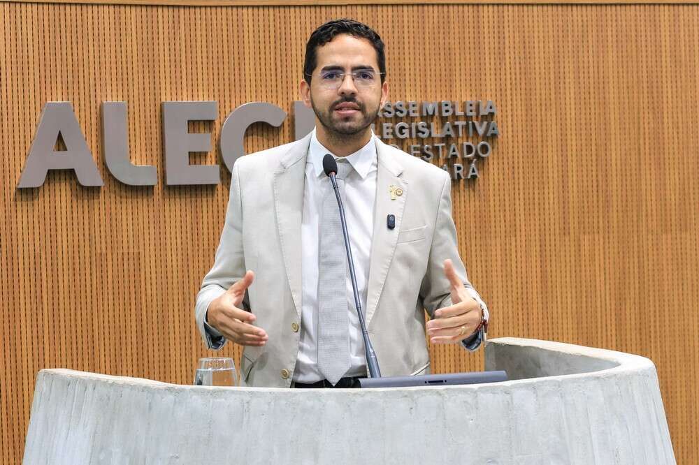 Deputado Davi de Raimundão se licencia da Alece por 120 dias
