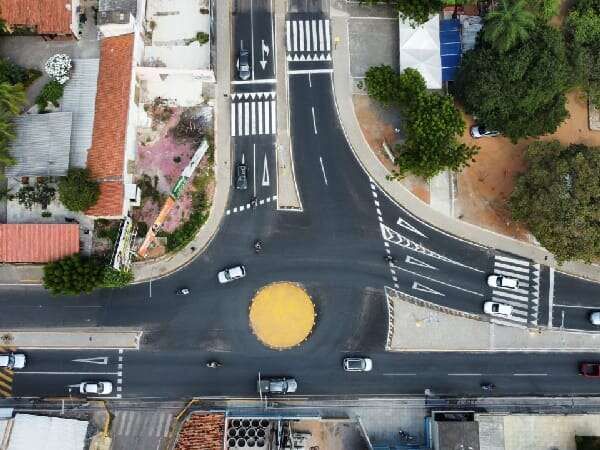 Juiz eleitoral determina retirada de bandeiras de propaganda nas rotatórias de Juazeiro do Norte
