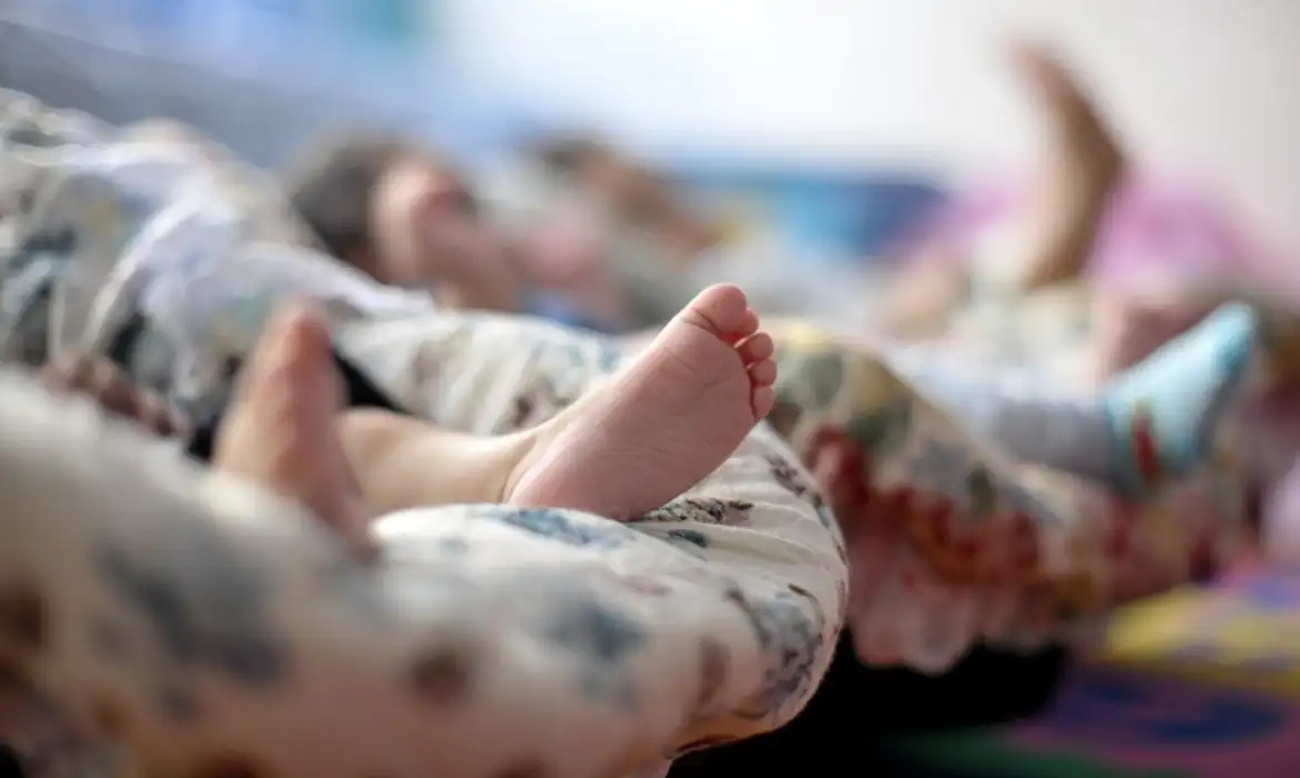 Projeto prevê incentivo fiscal para famílias que adotarem crianças e adolescentes 
