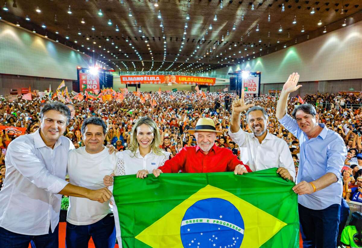 Convenção de Elmano tem a presença de Lula e arrasta prefeitos