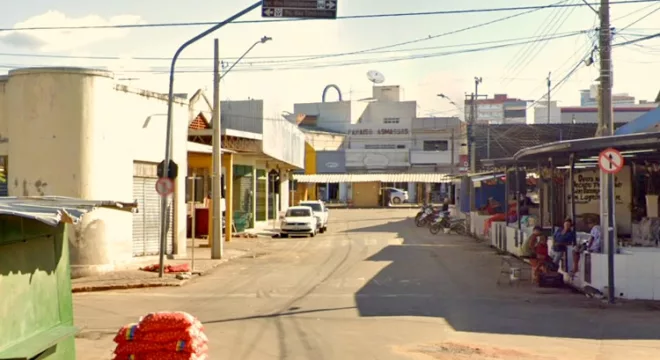 Vereador denuncia acúmulo de lixo no Mercado Pirajá