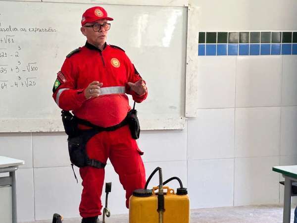 Ação leva prevenção contra incêndios para escolas do Crato