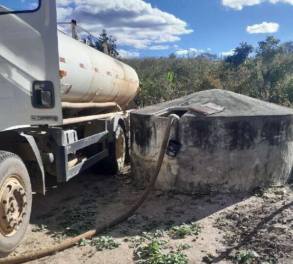 Crato realiza ação emergencial para abastecimento em comunidades rurais