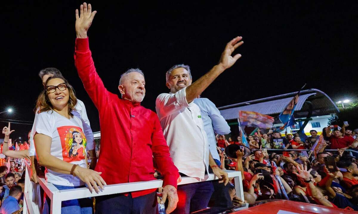 No Cariri, Lula se desvincula de Ciro e ressalta apoio a Elmano
