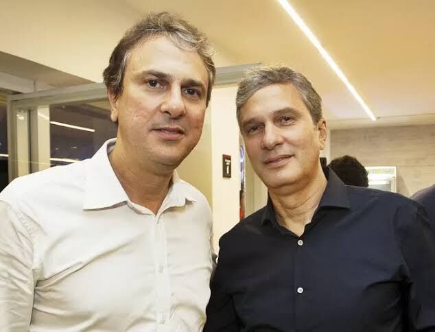 Camilo e Tiago Santana processam Ciro Gomes