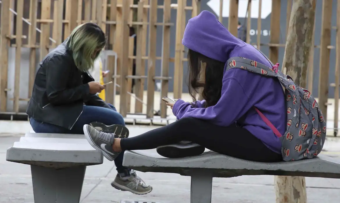 Bets atraem adolescentes e acendem alerta sobre saúde mental