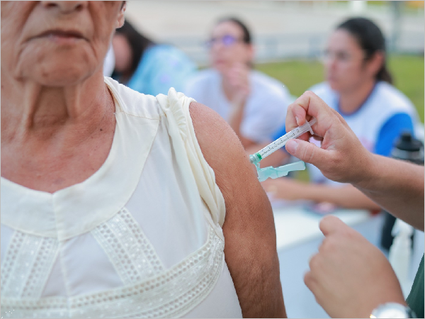 Juazeiro inicia vacinação da Pneumo20 para idosos acima de 85 anos