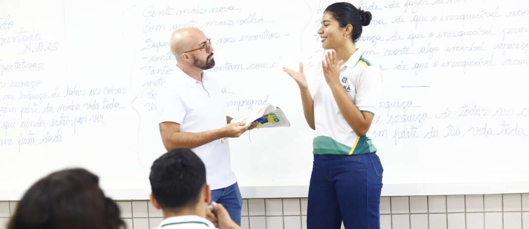 Governo do Ceará regulamenta férias de 45 dias para professores da rede estadual
