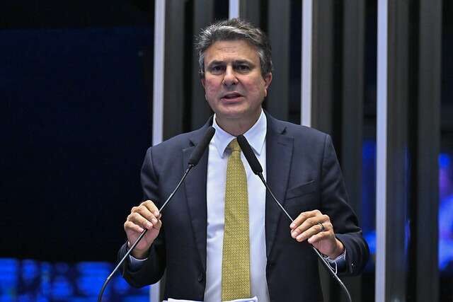 Projeto de Camilo mira atuação de Flávio Bolsonaro em caso de menina morta por fuzil