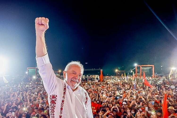 Lula faz história e é reeleito presidente após reverter vantagem de Flávio Bolsonaro